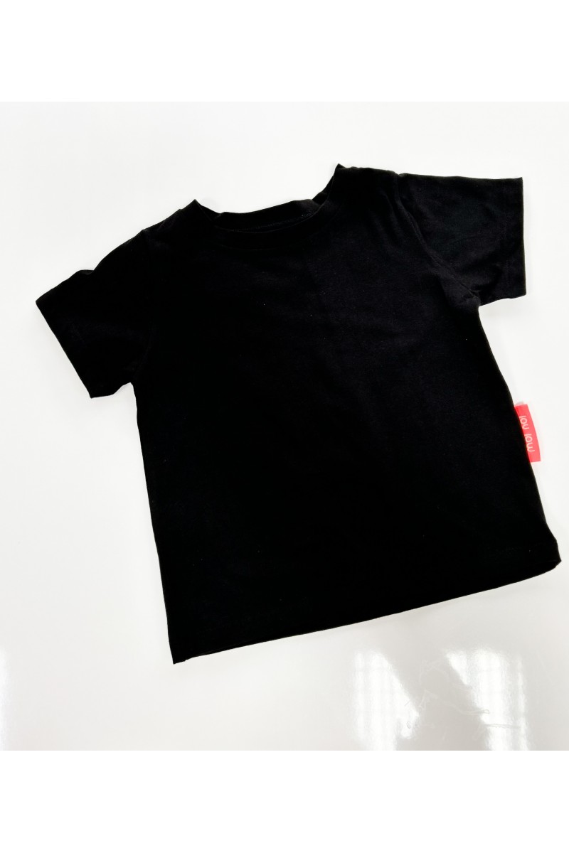                    Basic čierne tričko 